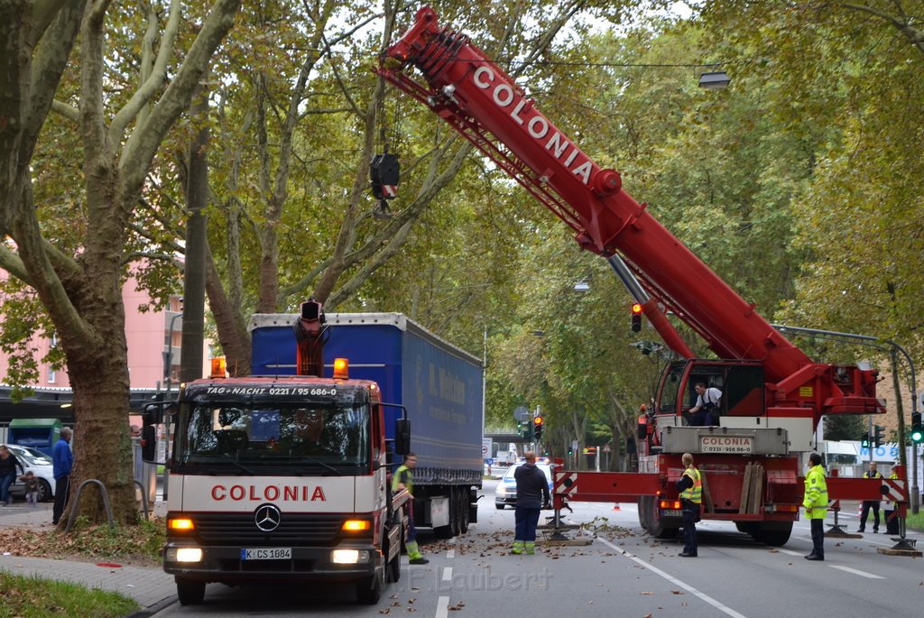 LKW verliert Auflieger Koeln Boltensternstr Pasteurstr P2013.JPG